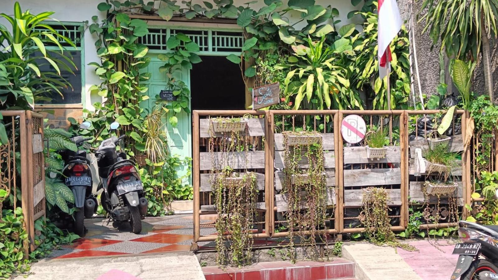 Asrama Sante Commune *